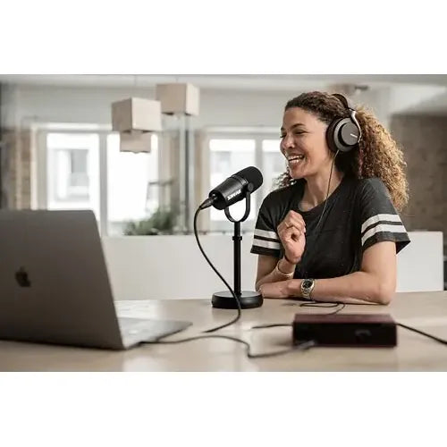 Micrófono Condensador Shure Mv7x Xlr Podcast, Grabación Negro